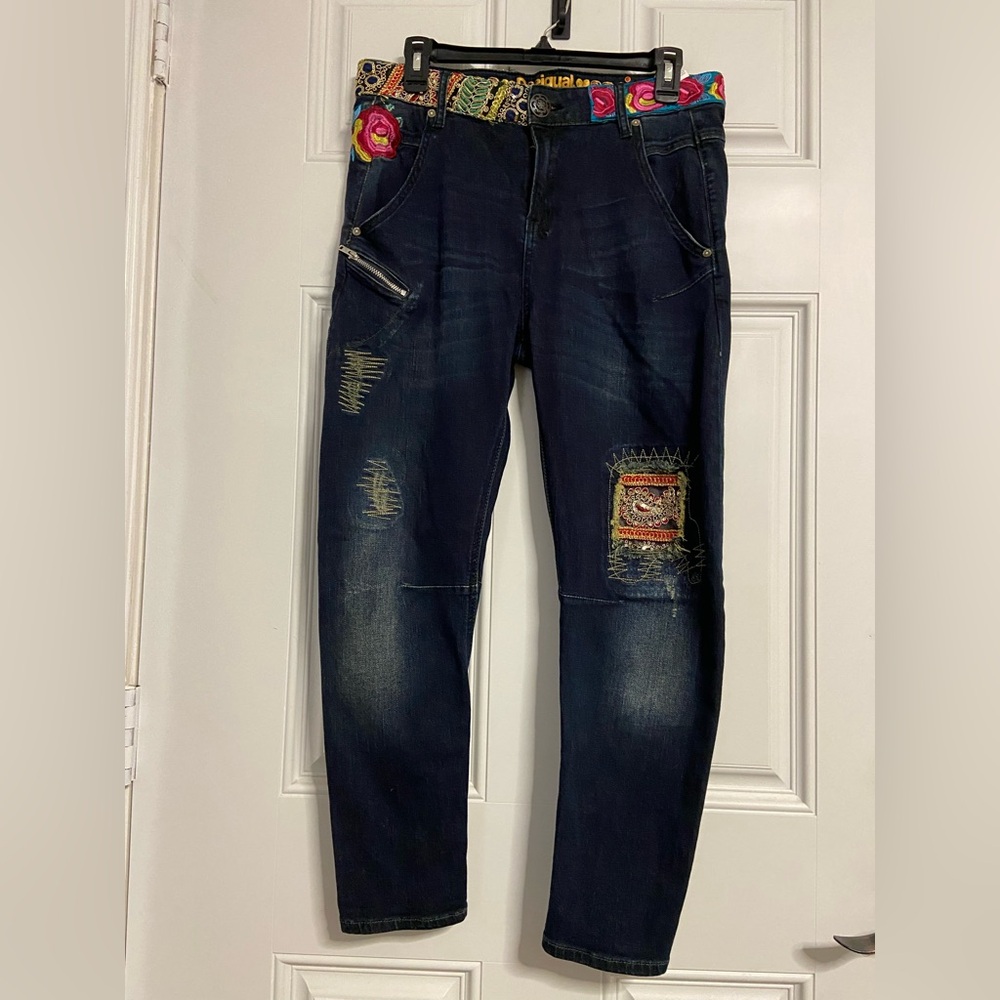 T35a- DESIGUAL Dark Wash Sequined Embroidered Denim Jeans